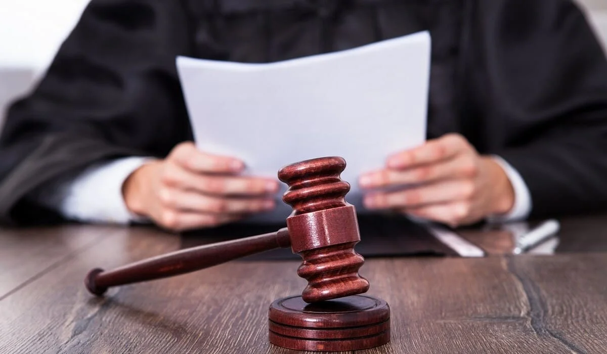 В Шымкенте осудили главу строительной фирмы после гибели ребенка в яме