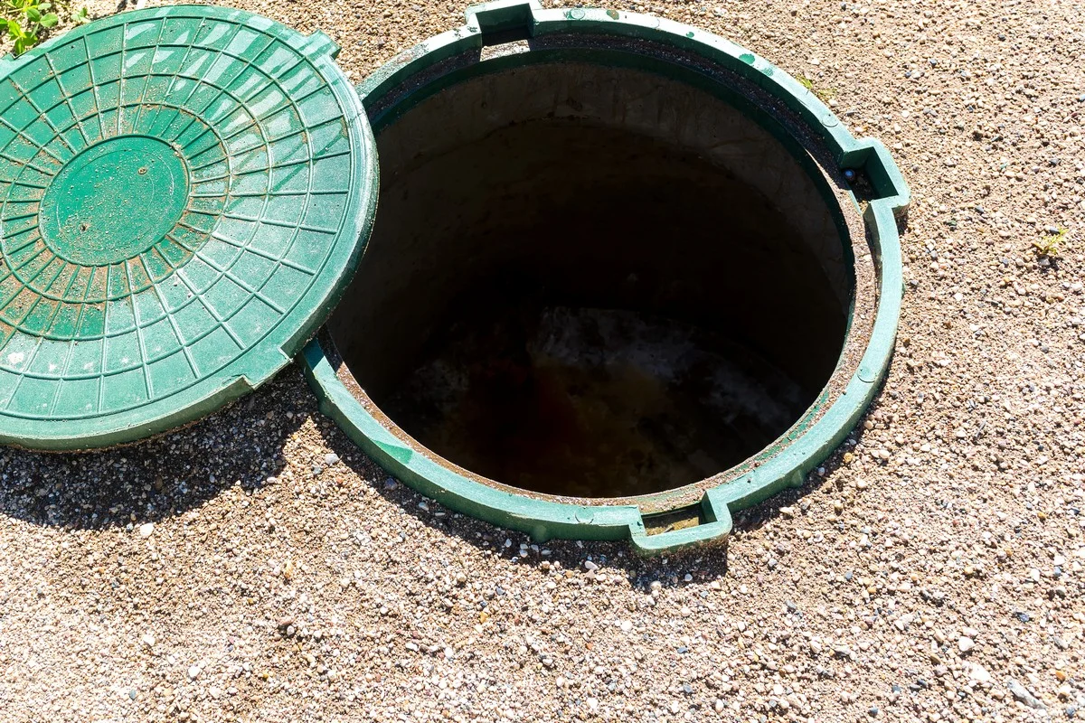 Мужчина упал в шестиметровый колодец в Костанайской области (ВИДЕО)