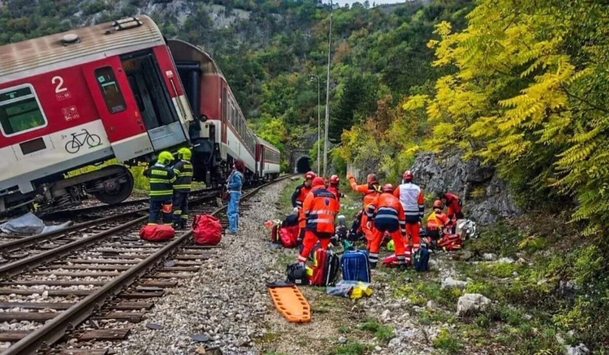 Десятки людей пострадали в результате столкновения поездов в Словакии