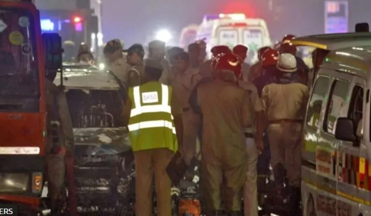 В туристическом районе Нью-Дели взорвался автомобиль: восемь погибших