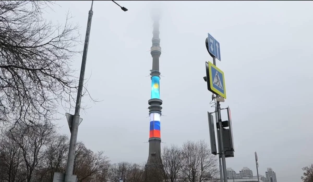 Останкинская телебашня окрасилась в цвета флага Казахстана (ВИДЕО)