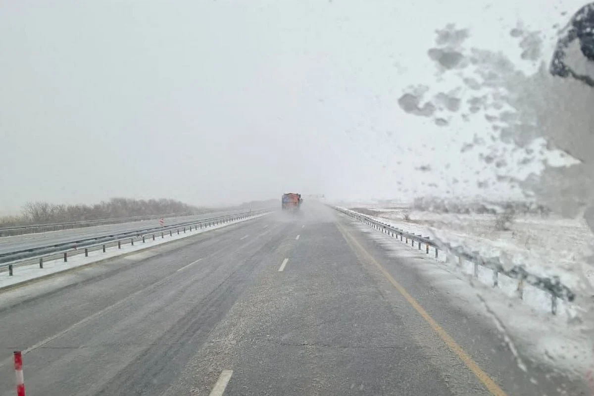 Ограничение на трассах из-за непогоды ввели в двух регионах Казахстана