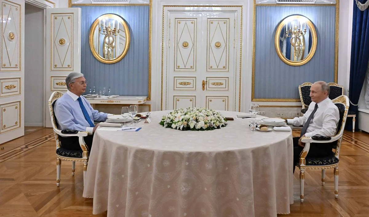 Опубликовано фото с неформального ужина Токаева и Путина в Москве