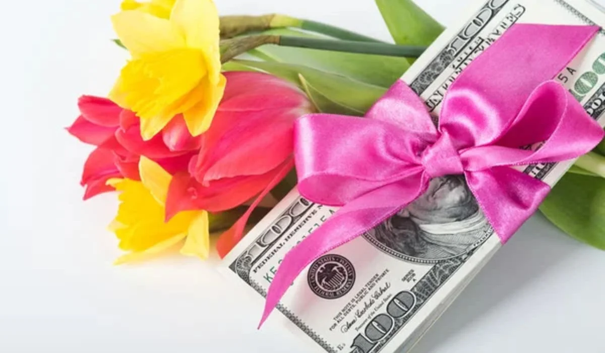 «Запах Бишимбаева»: мужчина подарил девушке 5 млн тенге, чтобы просто познакомиться (ВИДЕО)