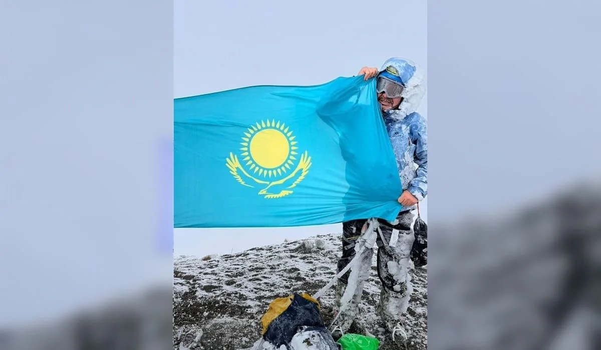 На вершинах планеты – флаг Казахстана: Ғалымжан Құспанов вошёл в число покорителей 7 вулканов