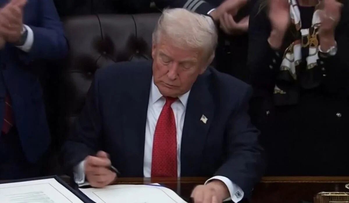 Трамп подписал временный бюджет и завершил самый долгий в истории США шатдаун