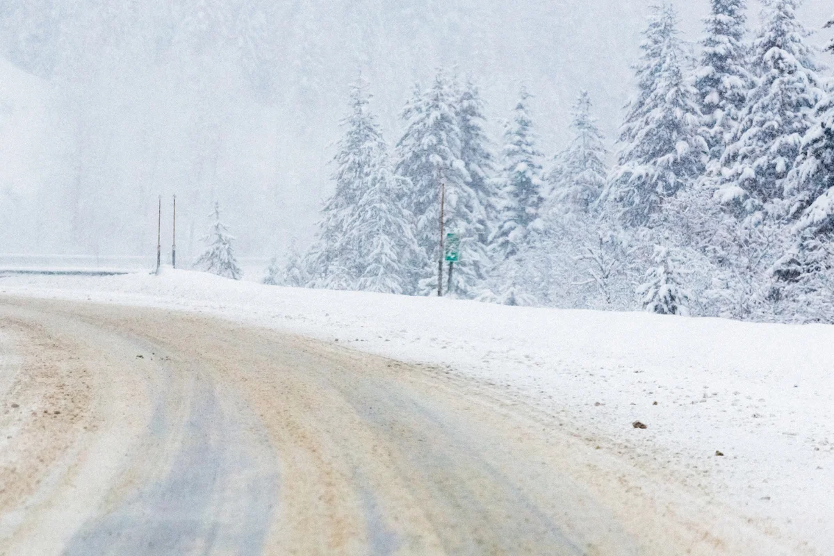 Гололед и туман: штормовое предупреждение объявили в Казахстане на 14 ноября
