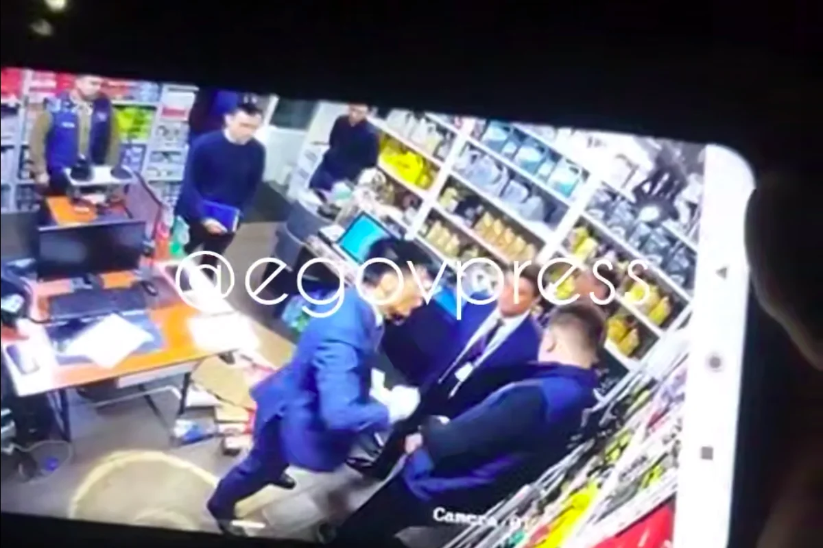 «Хочешь, нос сломаю?»: руководителя ТОО уличили в избиении подчиненных в Алматы (ВИДЕО)