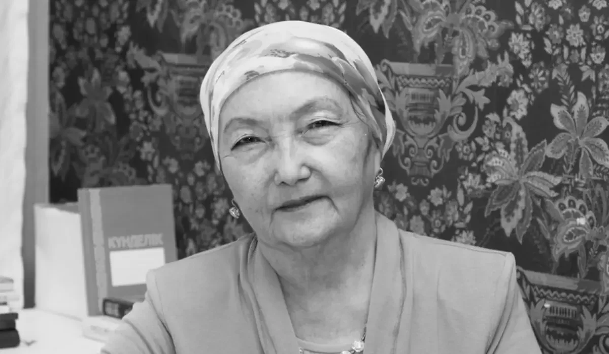 Президент Казахстана выразил соболезнования родным поэтессы Куляш Ахметовой