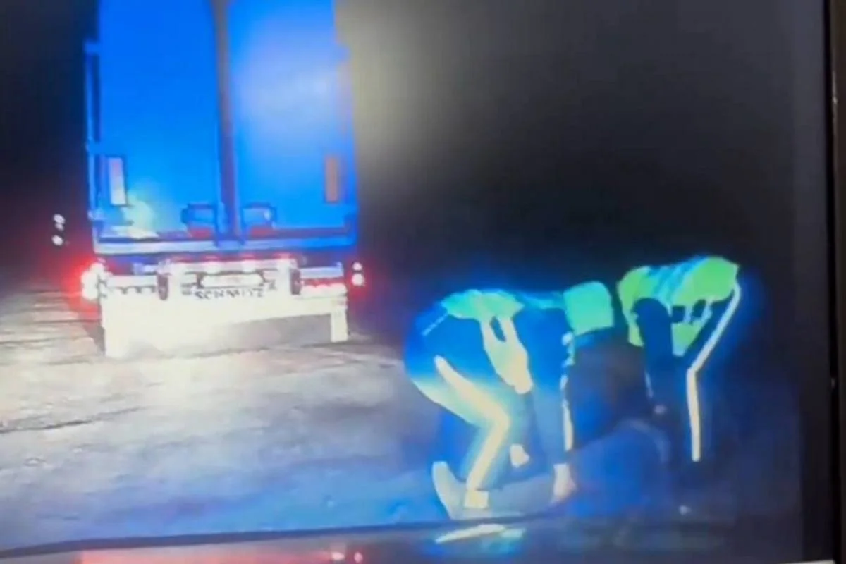 Дальнобойщика с инсультом спасли на трассе полицейские в области Абай