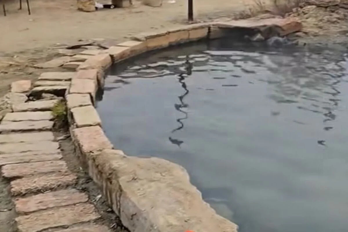 Радоновый источник в Актау превратился в свалку (ВИДЕО)