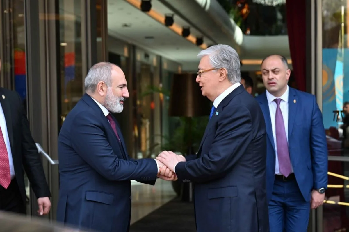 Президент Казахстана пригласил премьер-министра Армении с визитом в Астану