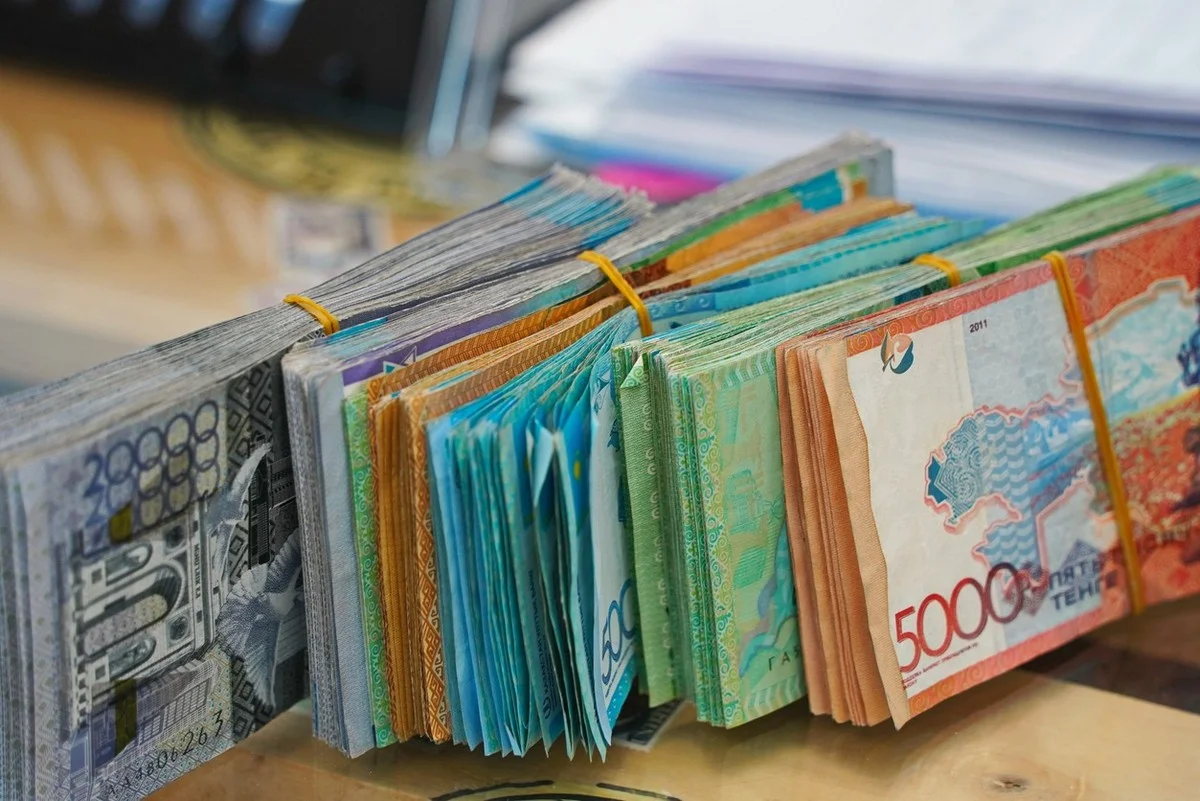 Мать двоих детей задержали за долги по алиментам в Павлодарской области