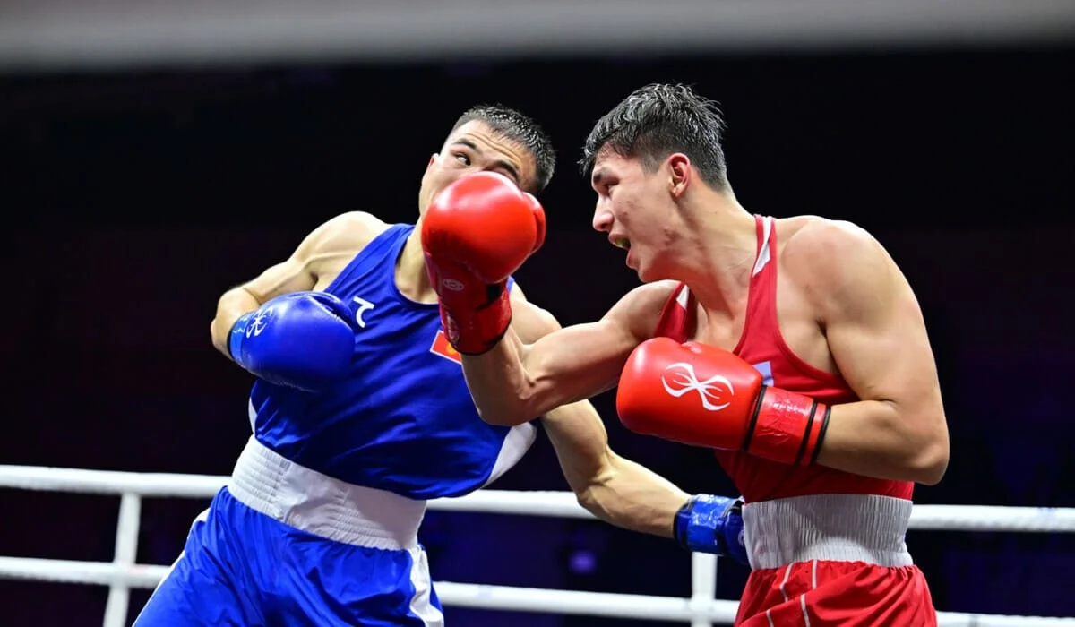 Казахстанский боксер гарантировал себе медаль на финальном этапе Кубка мира