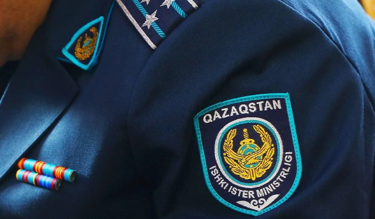 Суд отказал полицейскому из Караганды, уволенному за алкогольный скандал