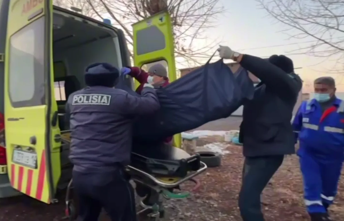 Полицейские ВКО спасли женщину, проникнув в ее дом (ВИДЕО)