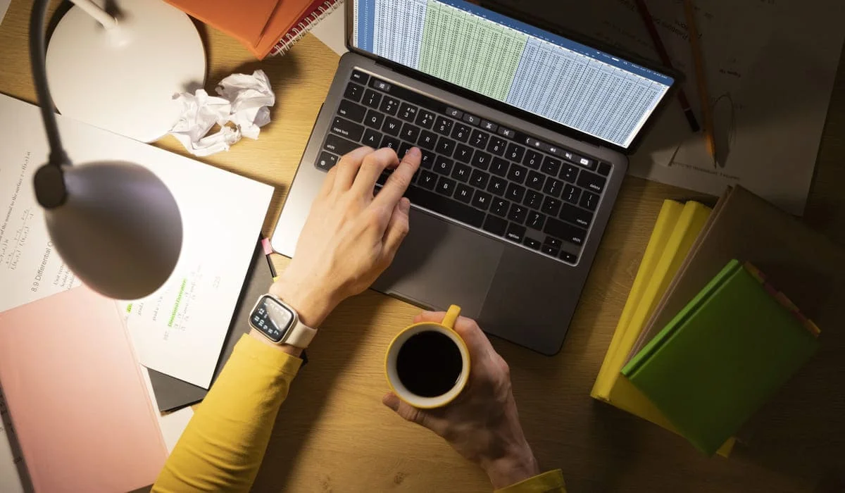 «Работает с 8 до 6? Это трудовой договор»: в Минтруда поставили точку в спорах о ГПХ