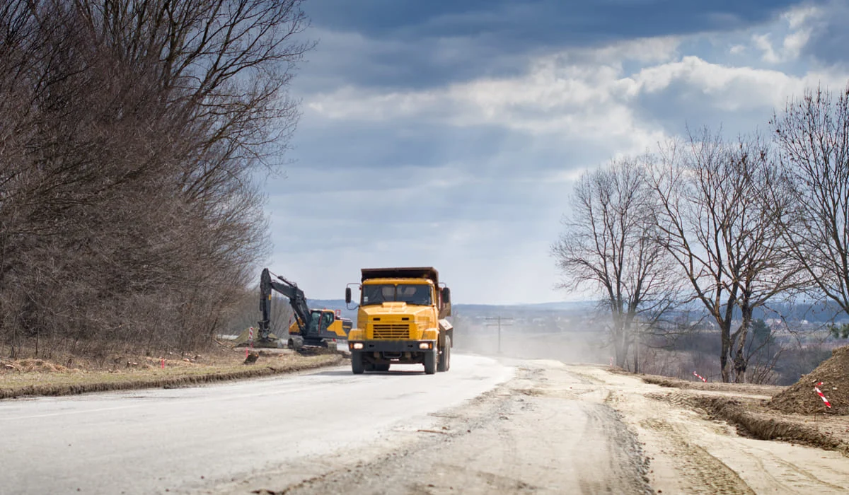 Депутаты просят отменить запрет на движение тяжелых самосвалов