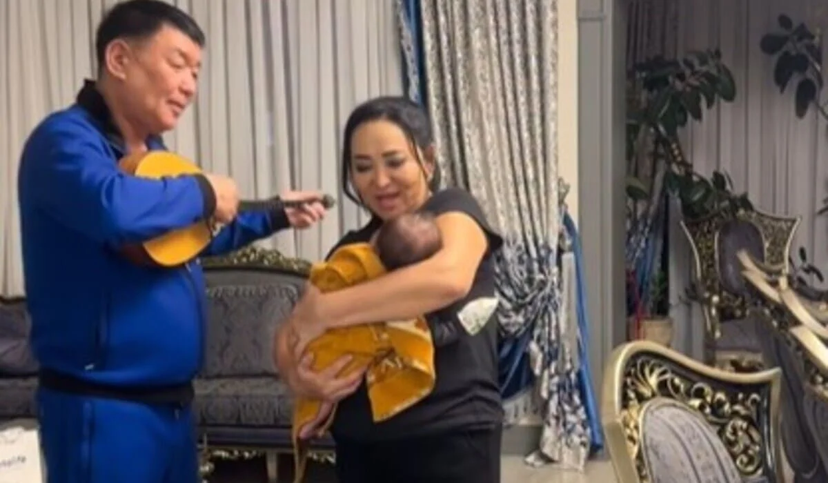 «Дочь Жулдыз игнорируют, а с внуком нянчатся»: родители Кайрата Нуртаса попали под жесткую критику