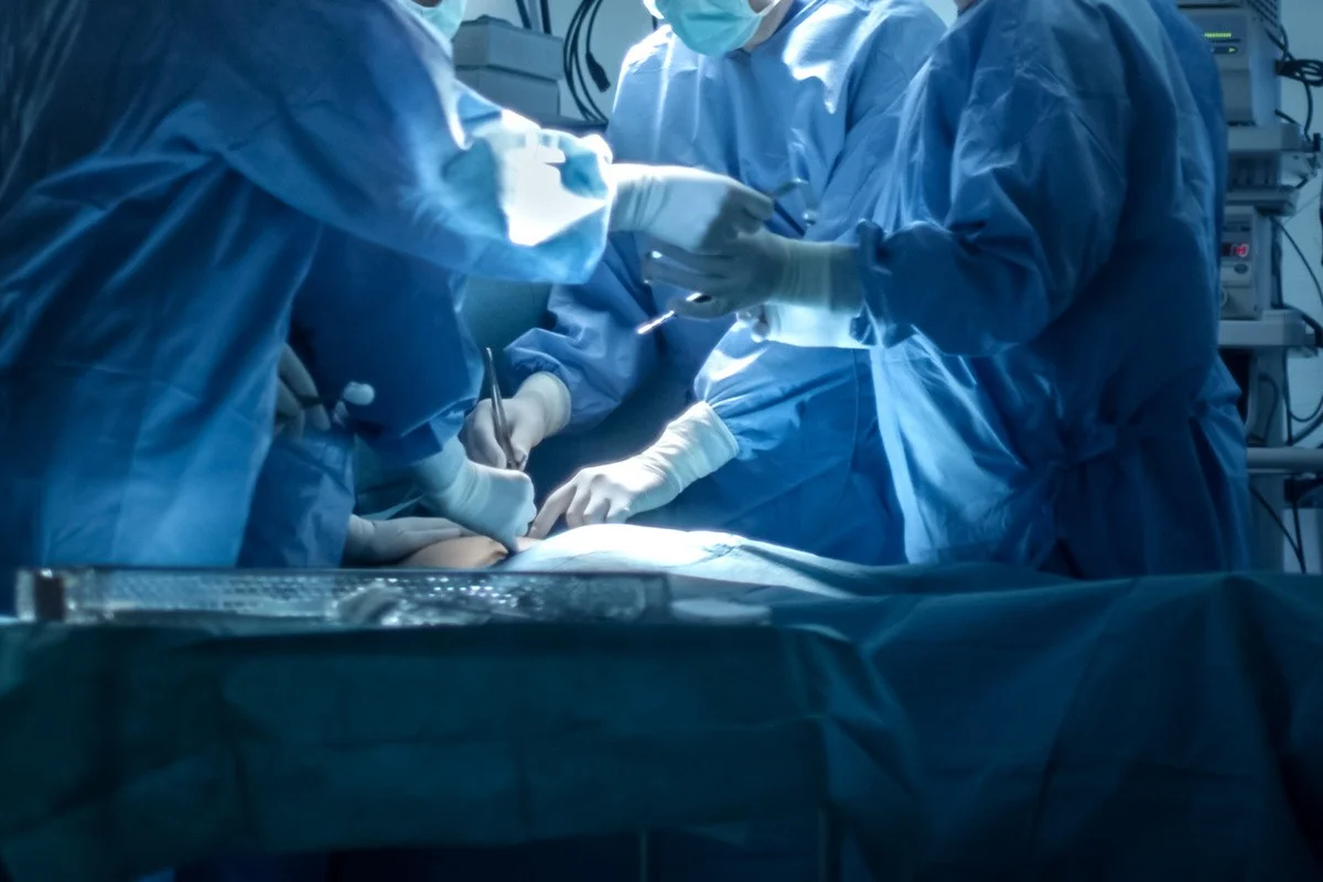 Сложнейшую операцию пациенту с разрывом аорты провели хирурги в Алматы