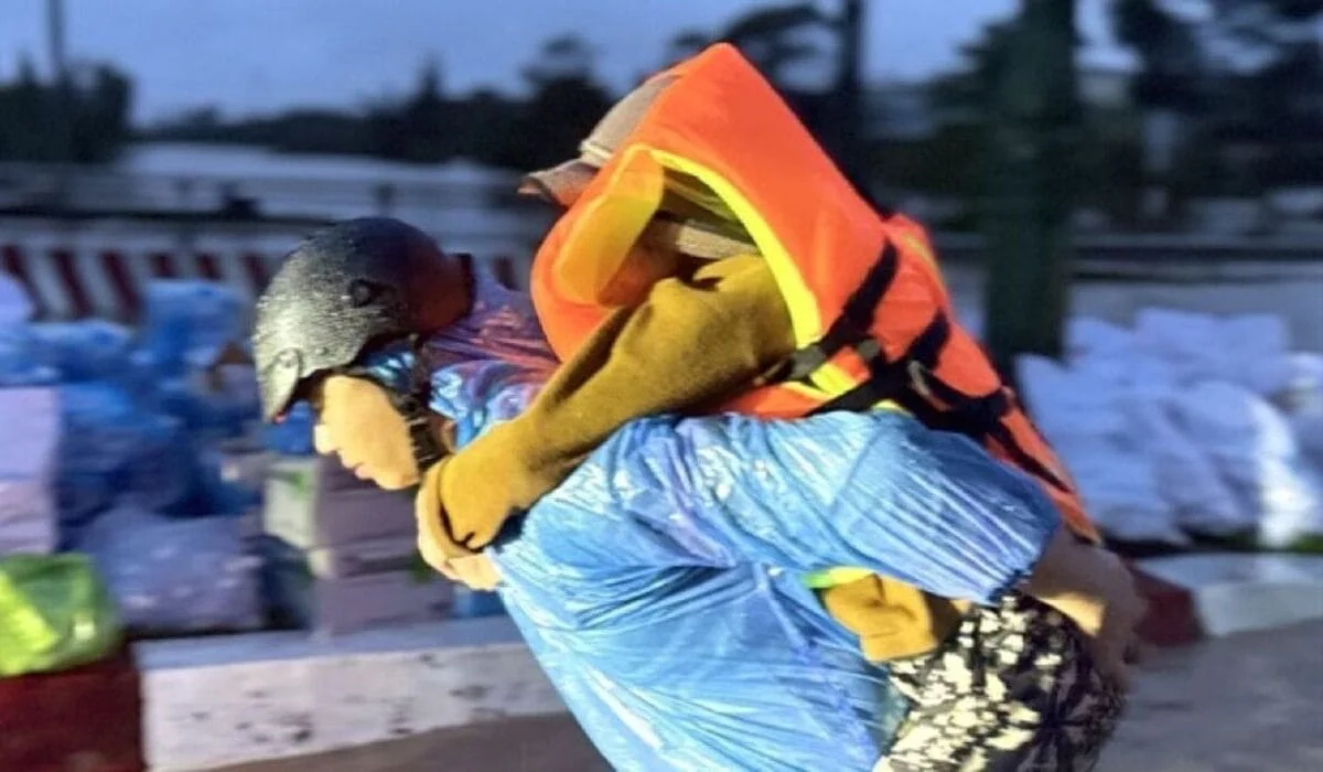 Больше 40 человек погибли в результате наводнений и оползней в центральных провинциях Вьетнама