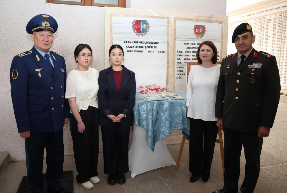 Казахстанскому офицеру открыли мемориальную доску в Турции