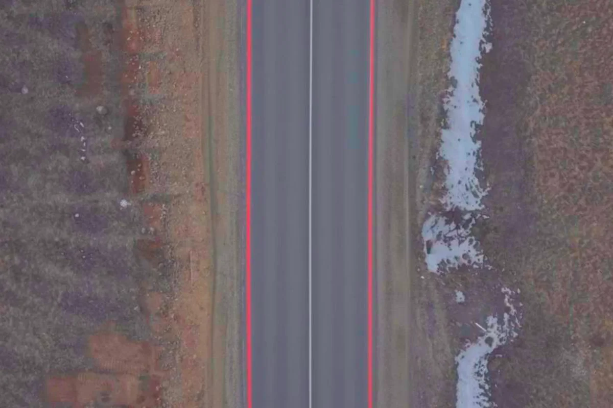 На опасных участках дорог Казахстана появились красные сигнальные полосы (ВИДЕО)