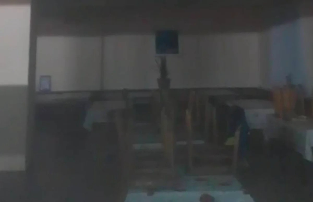 Вода течет с потолка три года: скандал разгорелся в костанайском колледже (ВИДЕО)