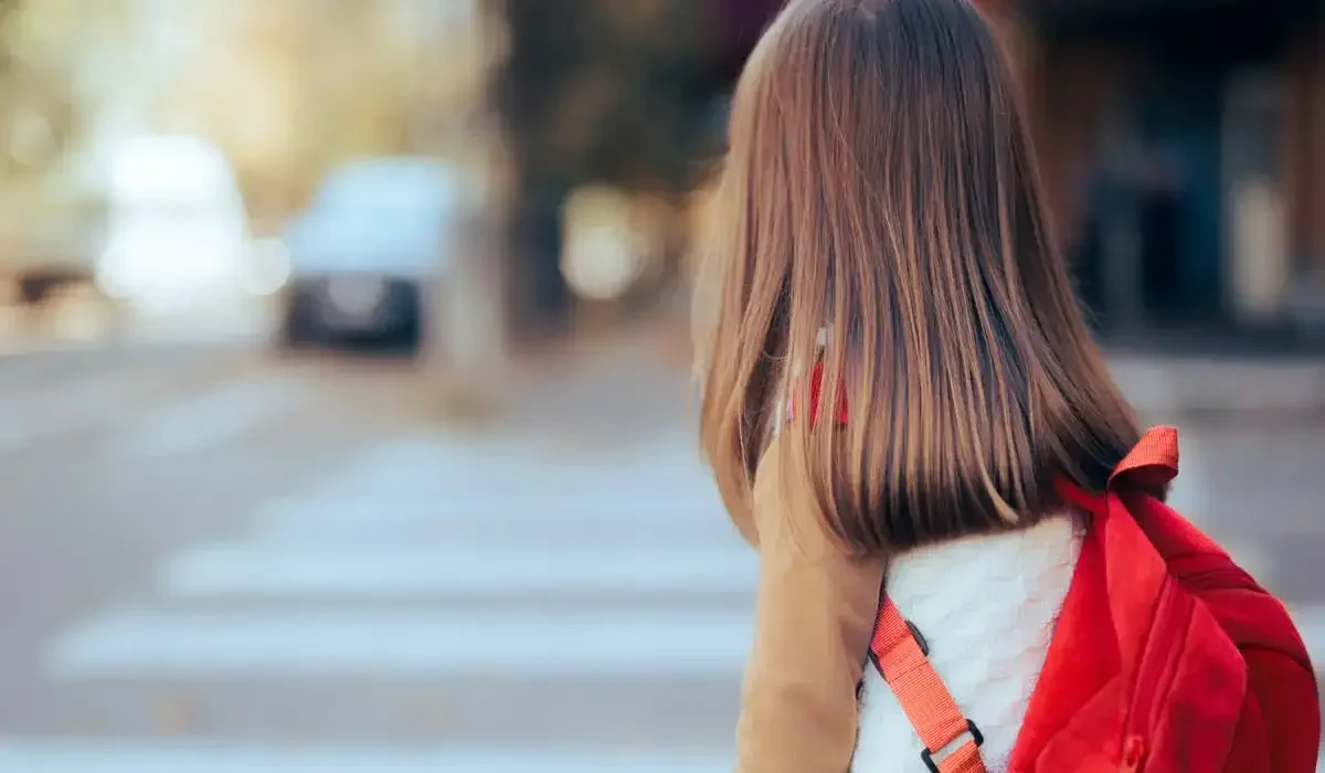 Мужчина совершал непристойные действия рядом с девочкой в Алматы (ВИДЕО)