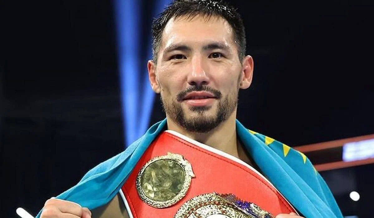 Где и когда покажут бой Жанибека Алимханулы за три титула чемпиона мира