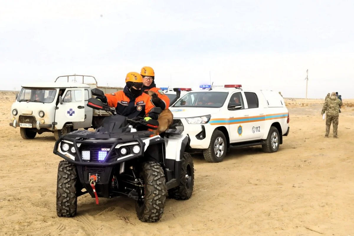 Пропавших рыбаков спасатели нашли в песках в Жетысу