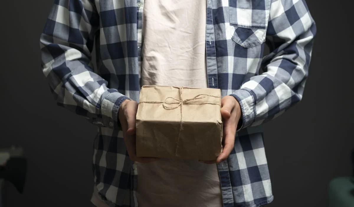 22-летний казахстанец потерял миллионы тенге из-за «посылки»