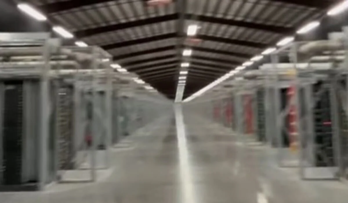 Сын Трампа показал семейную майнинг-ферму в Техасе (ВИДЕО)