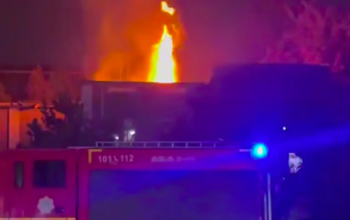 Крыша районного акимата снова загорелась в Шымкенте (ВИДЕО)