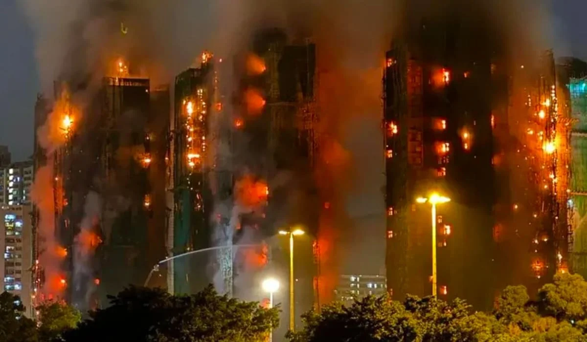 Трагический пожар в Гонконге: Токаев выразил соболезнования Си Цзиньпину