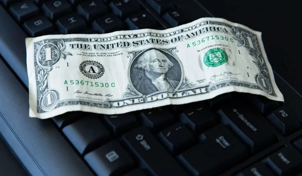 Курс доллара снизился до 516 тенге на биржевых торгах в Казахстане