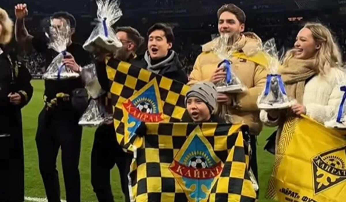 Видео вручения подарков фанатам «Кайрата» на матче с «Копенгагеном» растрогало соцсети