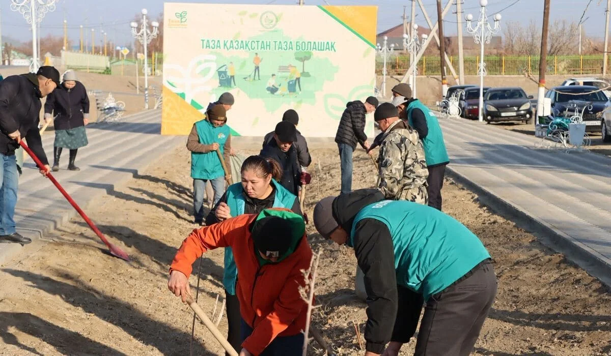 «Таза бейсенбі»: партия «AMANAT» провела масштабную уборку территорий в Казахстане