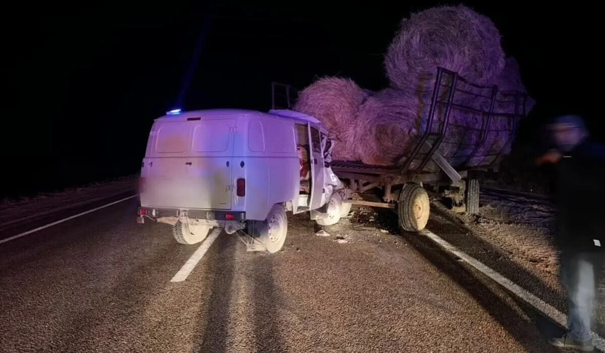 Столкновение УАЗа с трактором закончилось трагедией в Павлодарской области