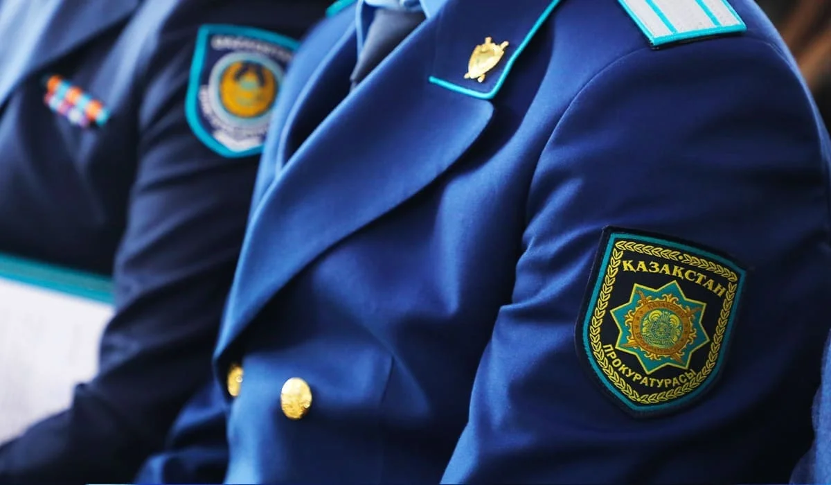 Требовавшего взятку в 2,5 млн тенге транспортного прокурора осудили в Актау