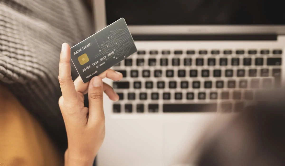 21-летняя девушка получила больше 400 переводов от наркосбыта на карту в Атырау