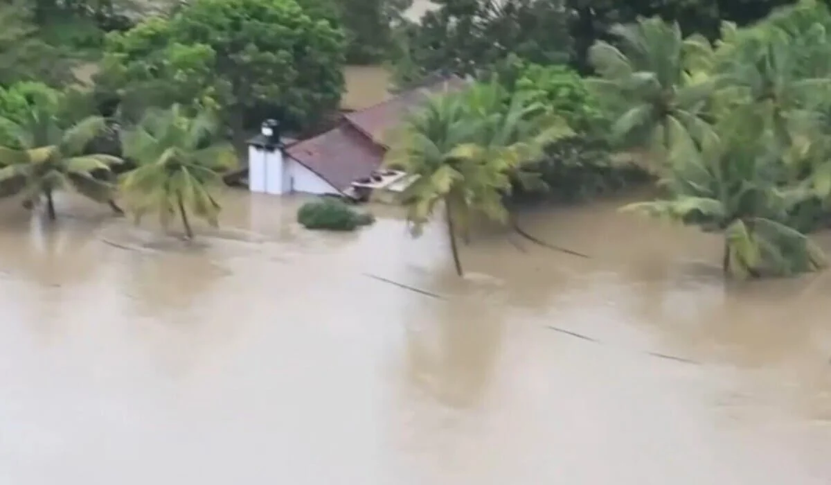 Шри-Ланку накрыли ливни и оползни: число погибших превысило 40 (ВИДЕО)