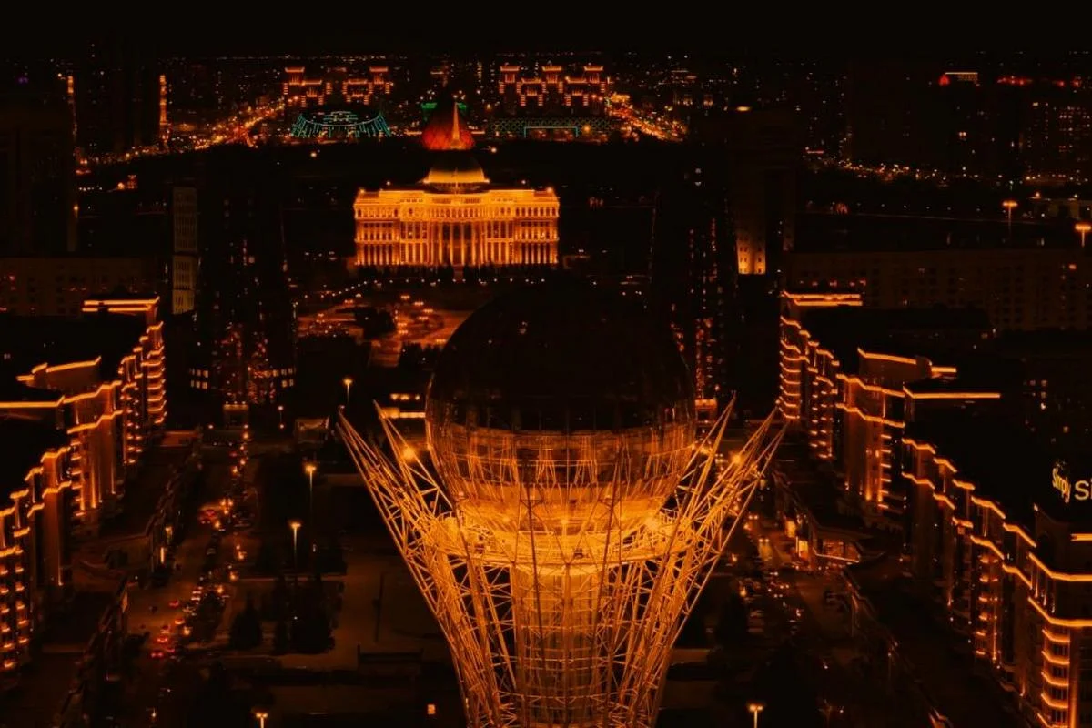 Оранжевым цветом подсветили знаковые объекты Астаны в поддержку глобальной кампании против насилия