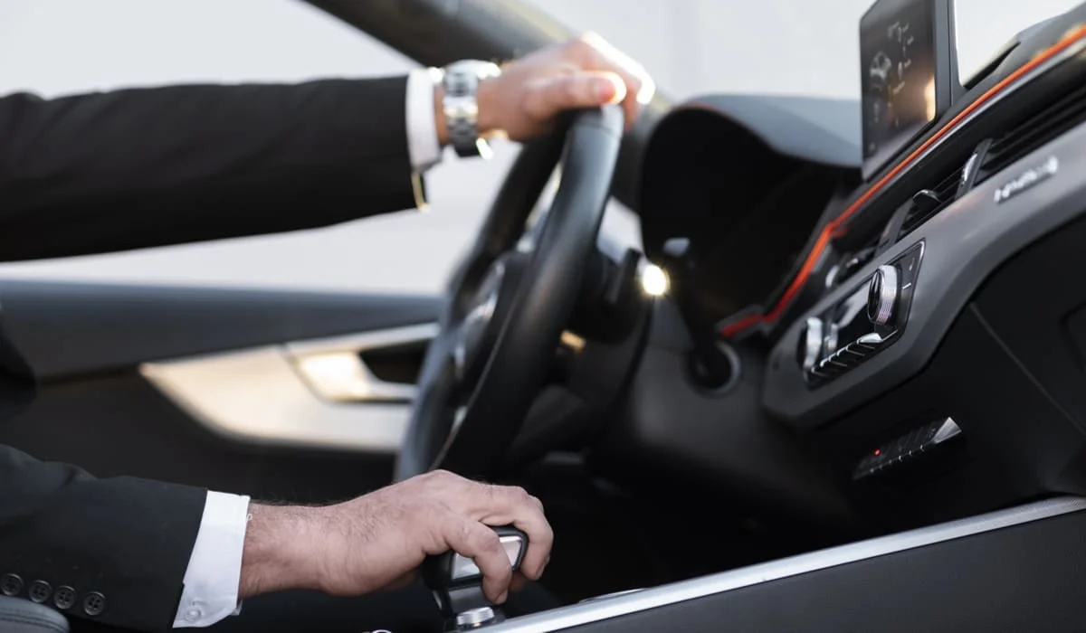 Полицейского наказали за несдачу экзаменов ПДД водителями в Семее