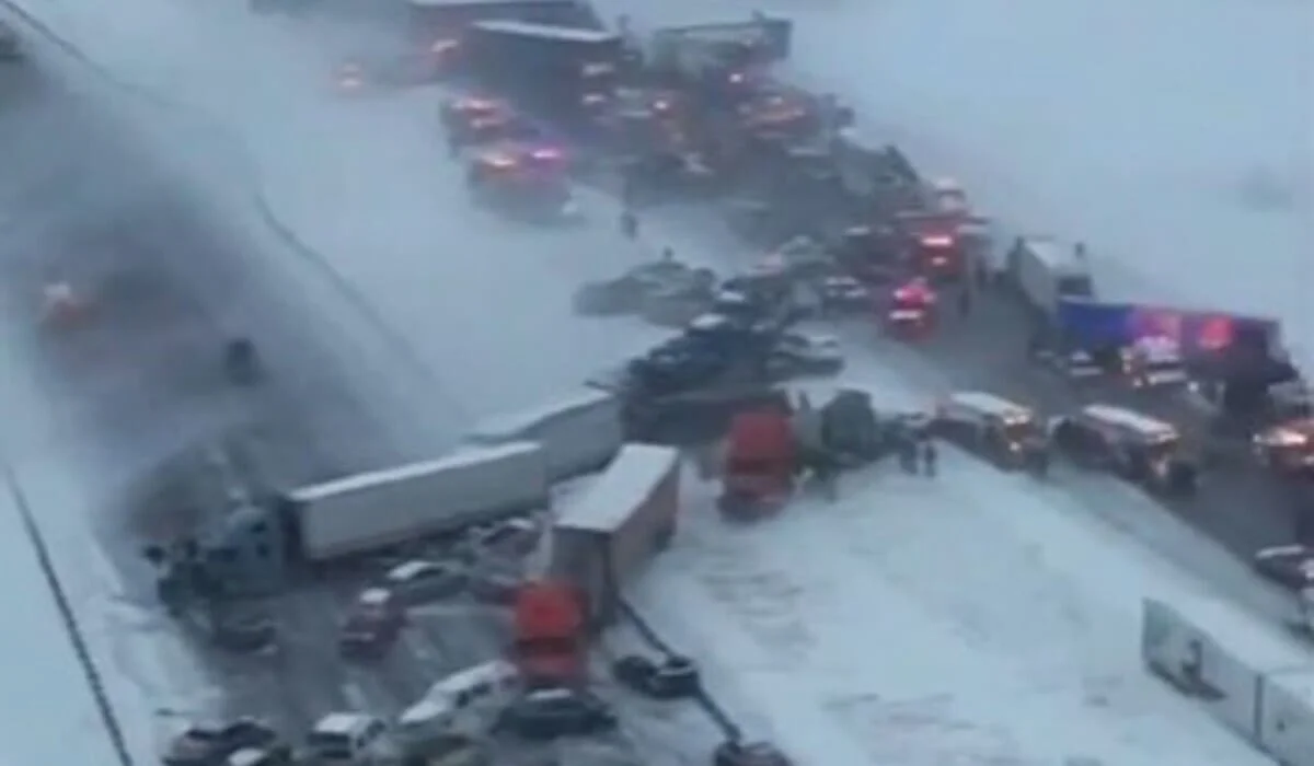 Снежный шторм спровоцировал массовое ДТП из 45 машин на трассе в США