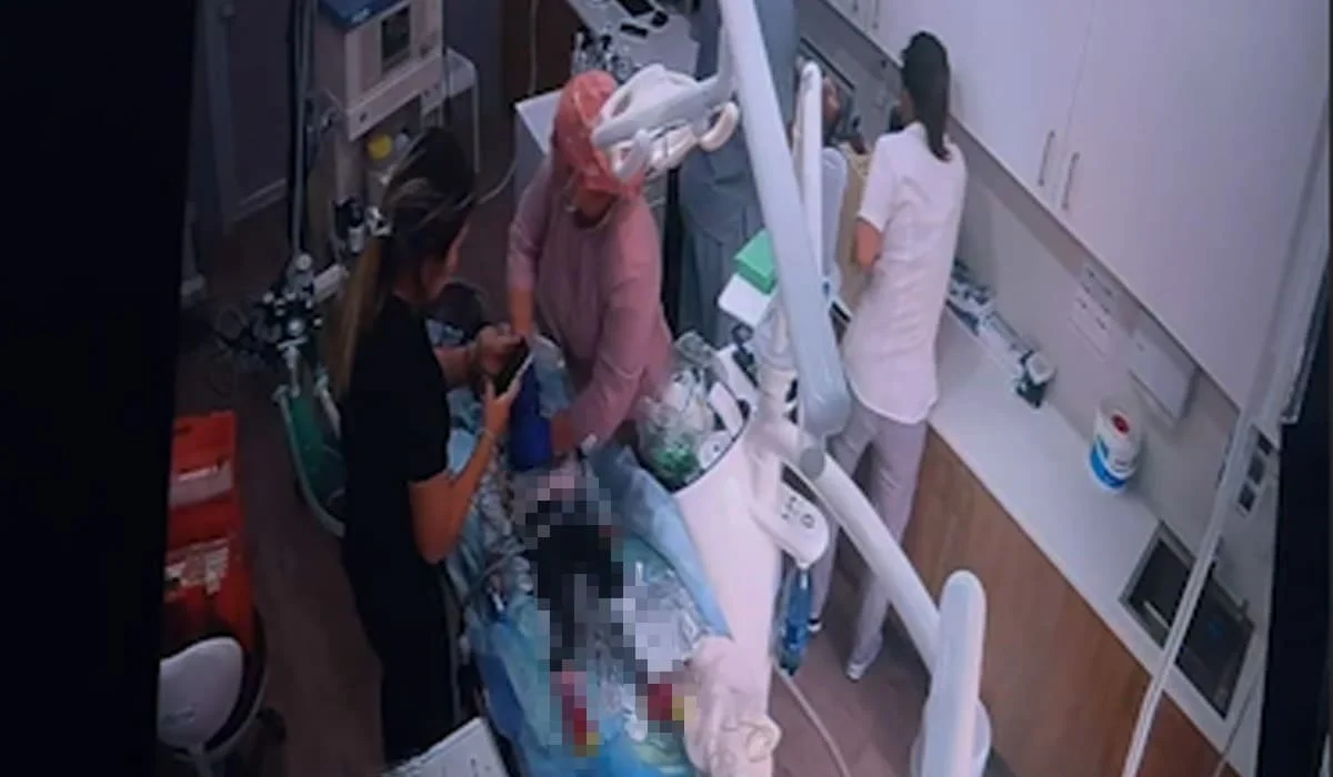 «Мне сообщили, что пациент не просыпается»: директора клиники, где скончалась девочка, допросили в суде