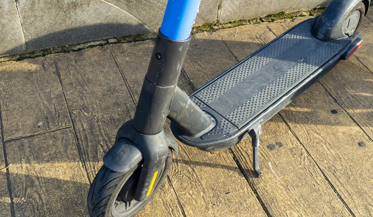 Самокатов больше не будет на тротуарах? В Мажилисе приняли закон