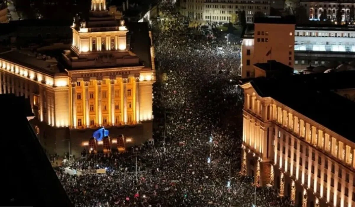 Массовые протесты в Болгарии заставили власти страны отозвать бюджет