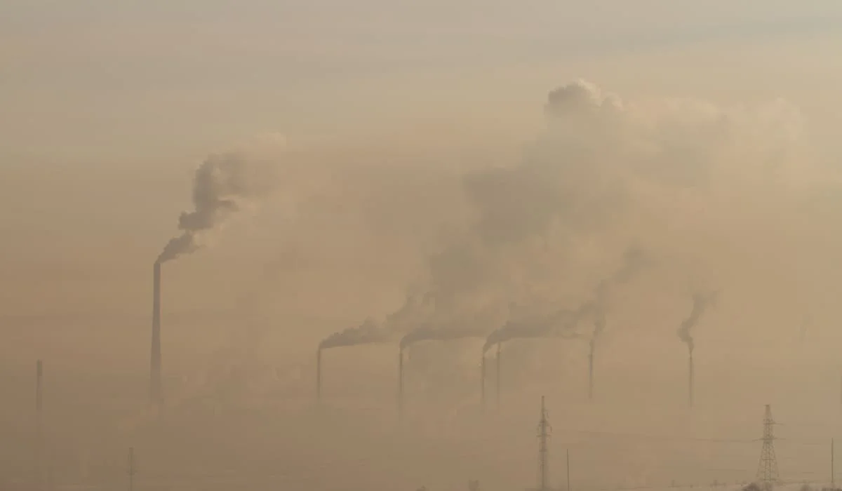 Опасное загрязнение воздуха накроет пять городов Казахстана