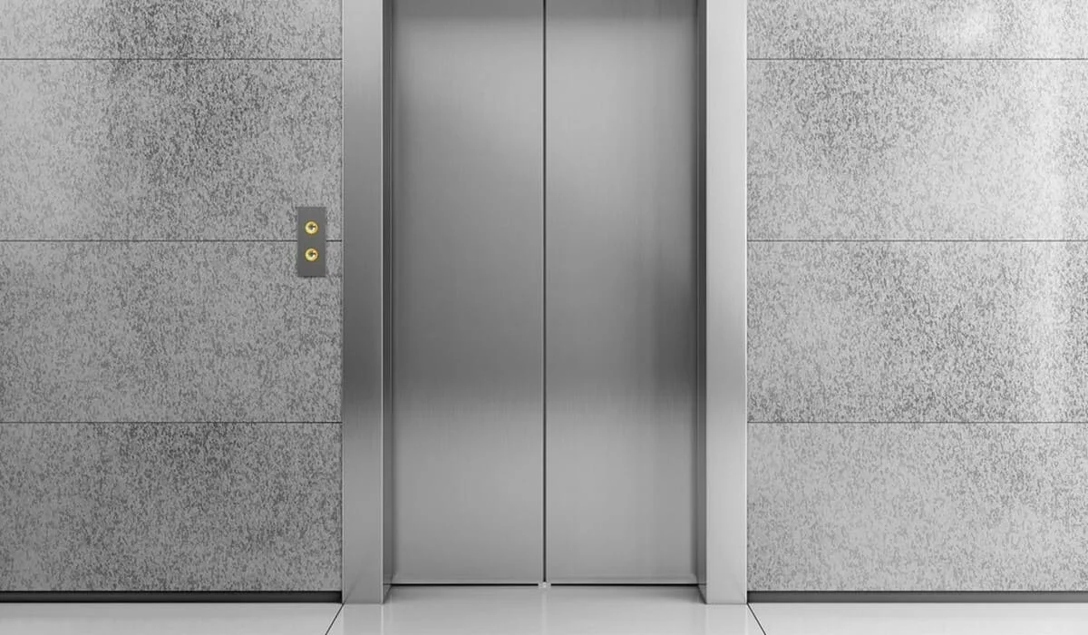 Женщина упала в шахту лифта в жилом комплексе Алматы